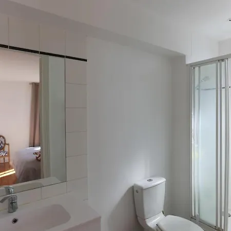 Nice 52 M For 2 With Balcony Near The Bastille *