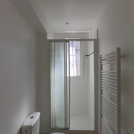 Nice 52 M For 2 With Balcony Near The Bastille * باريس
